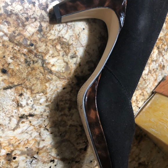 Bella Vita "Beta" black suede and tortoise pumps - Picture 6 of 6